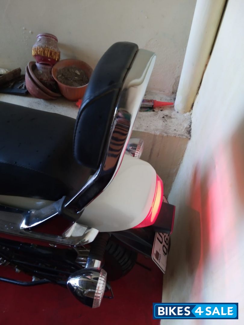 Moonlight White Bajaj Avenger Cruise 220