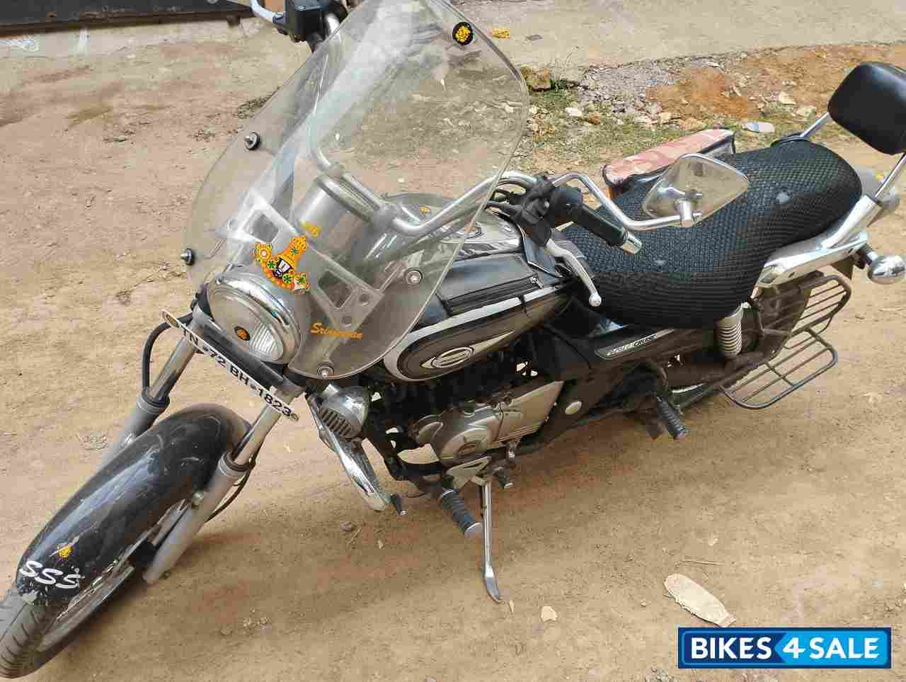 Black Bajaj Avenger Cruise 220