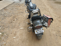 Black Bajaj Avenger Cruise 220