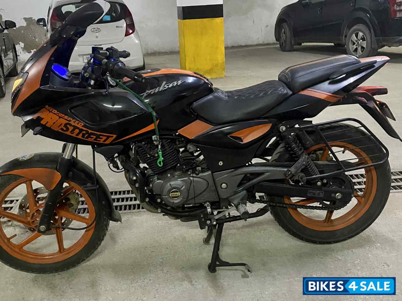 Bajaj Pulsar 220F
