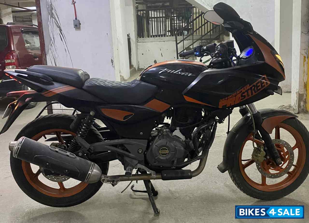 Bajaj Pulsar 220F