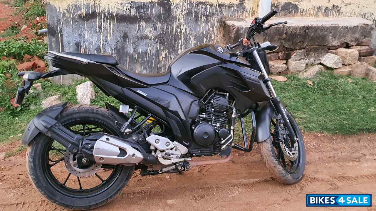 Yamaha FZ25