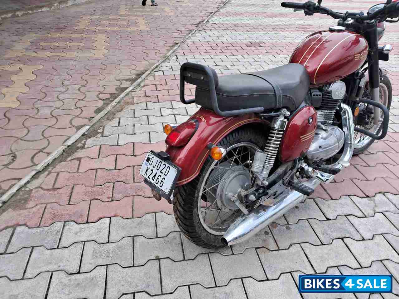 Red Jawa forty two BS6