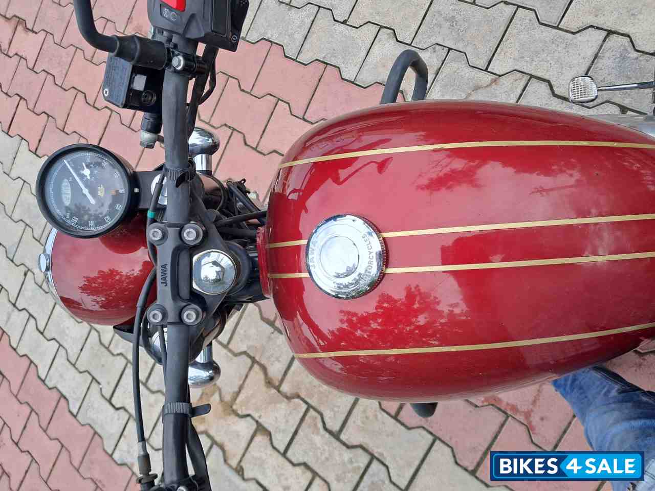 Red Jawa forty two BS6