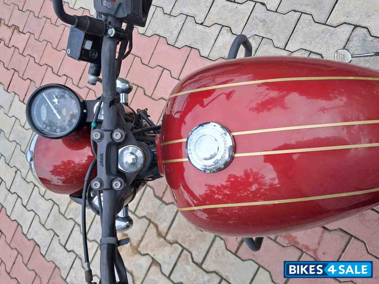 Red Jawa forty two BS6