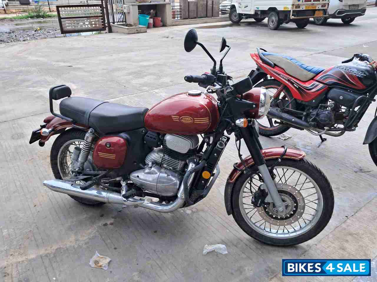 Red Jawa forty two BS6