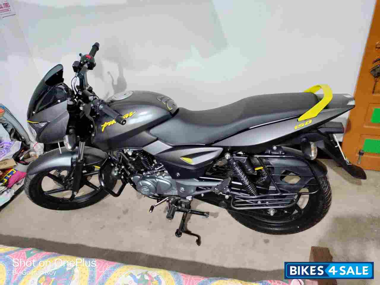 Black Bajaj Pulsar 150 Neon