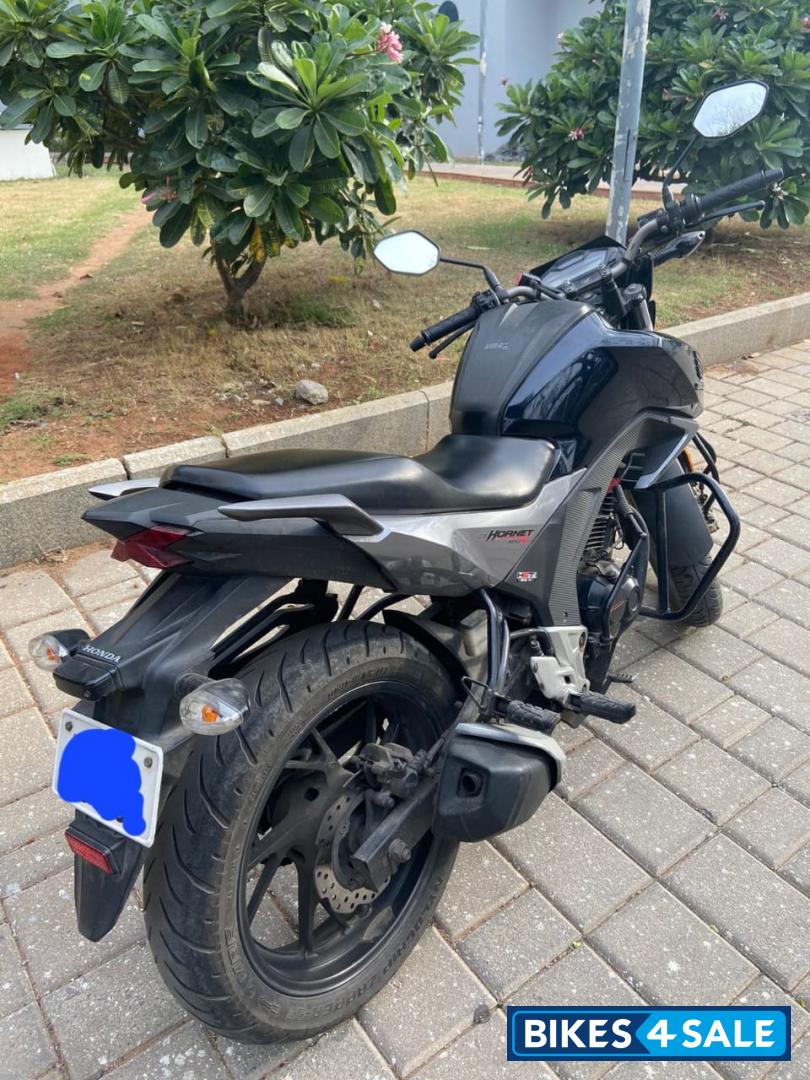 Blue Honda CB Hornet 160R Blue Honda CB Hornet 160R