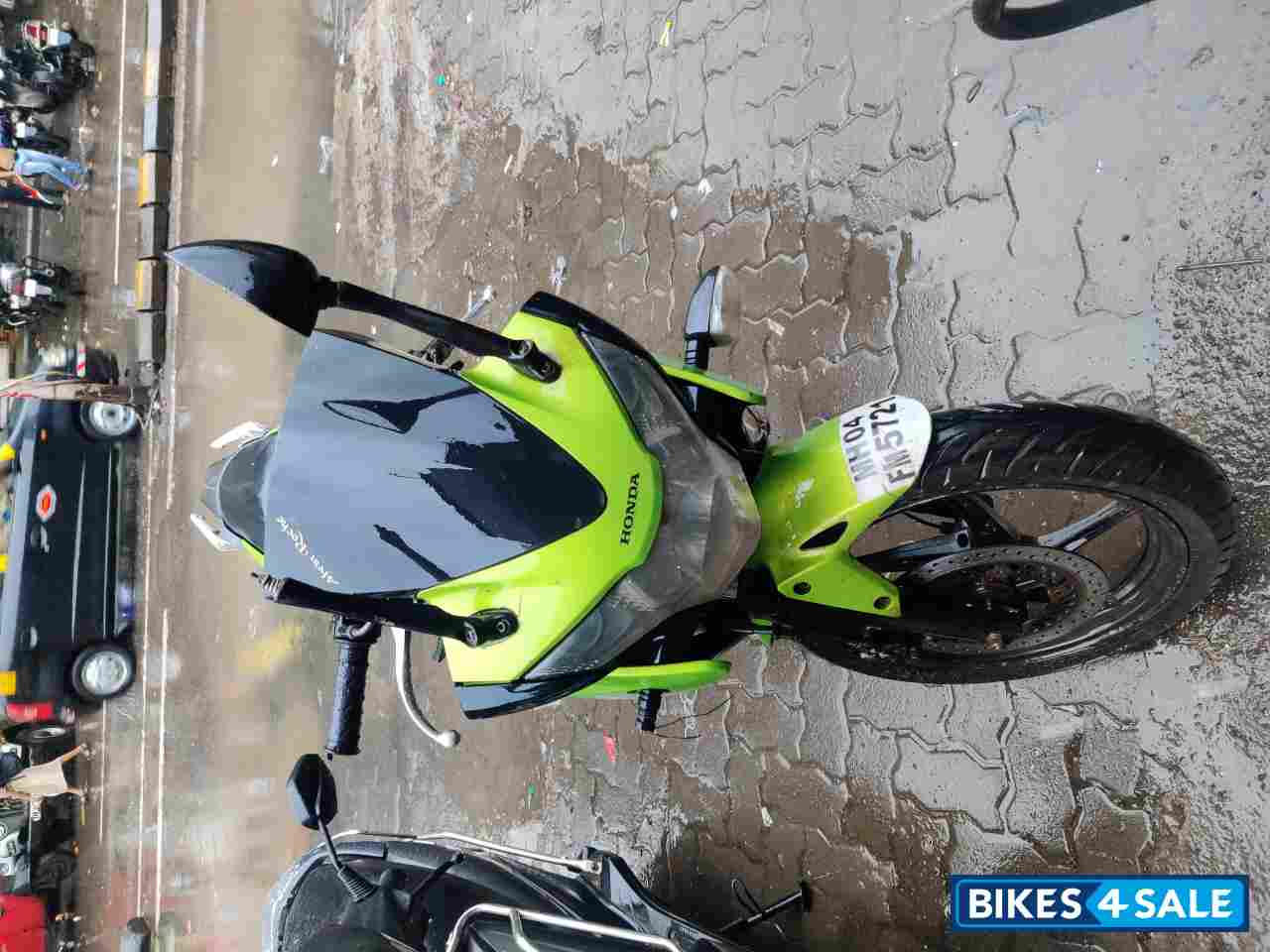 Green Honda CBR 150R