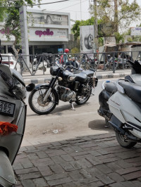Black And White Borders Royal Enfield Bullet Standard 500