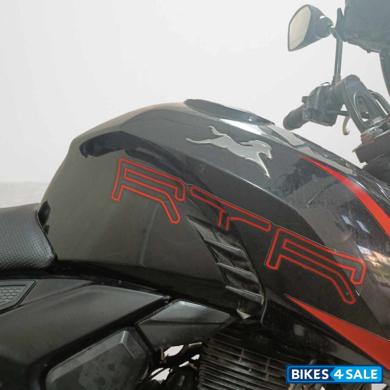 TVS Apache RTR 200 4V