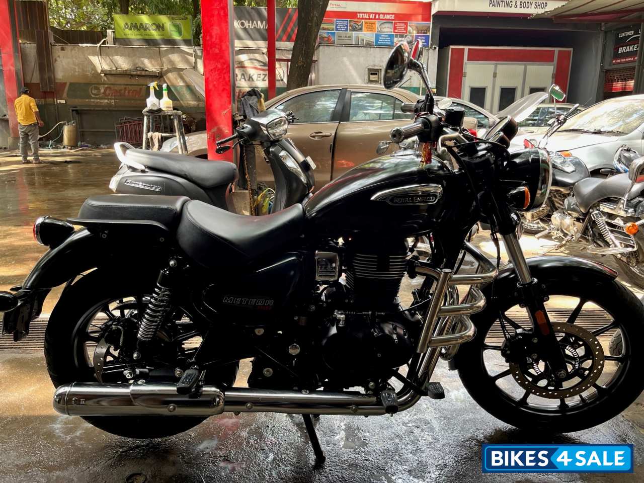 Matte Black Royal Enfield Meteor 350 Stellar