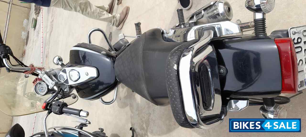 Black Bajaj Avenger Cruise 220 BS6