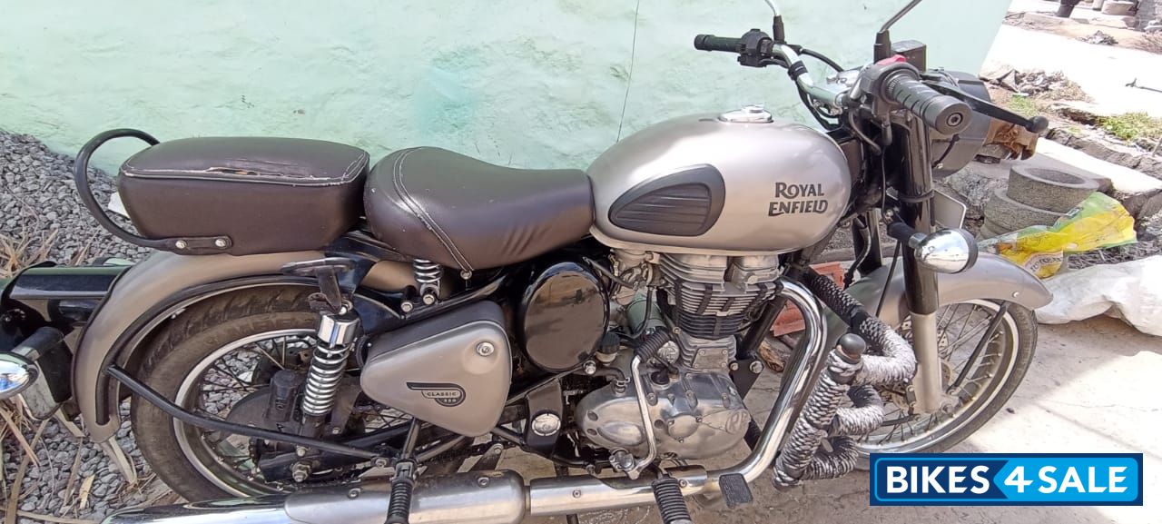 Gun Metal Grey Royal Enfield Classic Gunmetal Grey