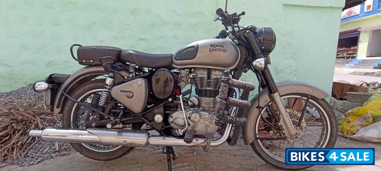 Gun Metal Grey Royal Enfield Classic Gunmetal Grey