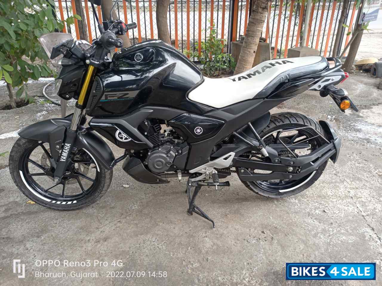 Metallic Black Yamaha FZ FI V3 BS6