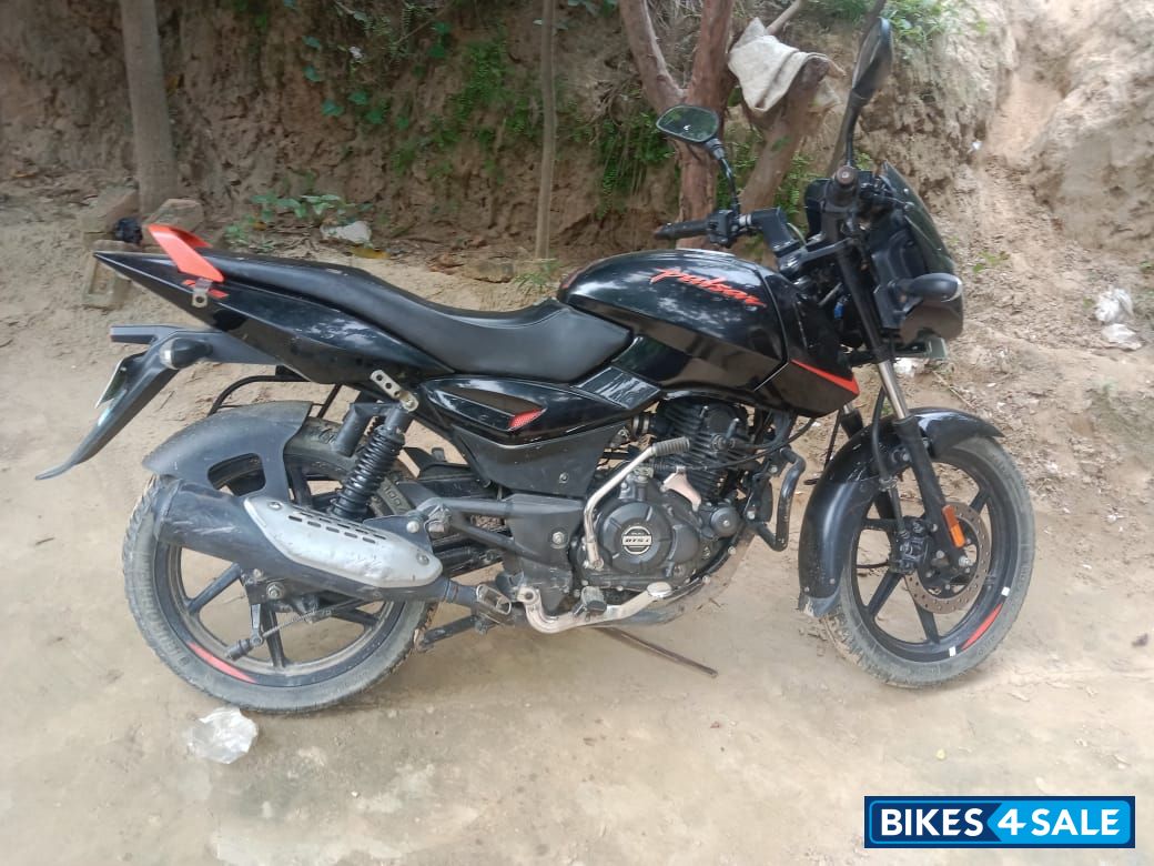 Bajaj Pulsar 125 Neon BS6