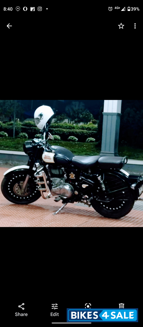 Black Royal Enfield Classic 500