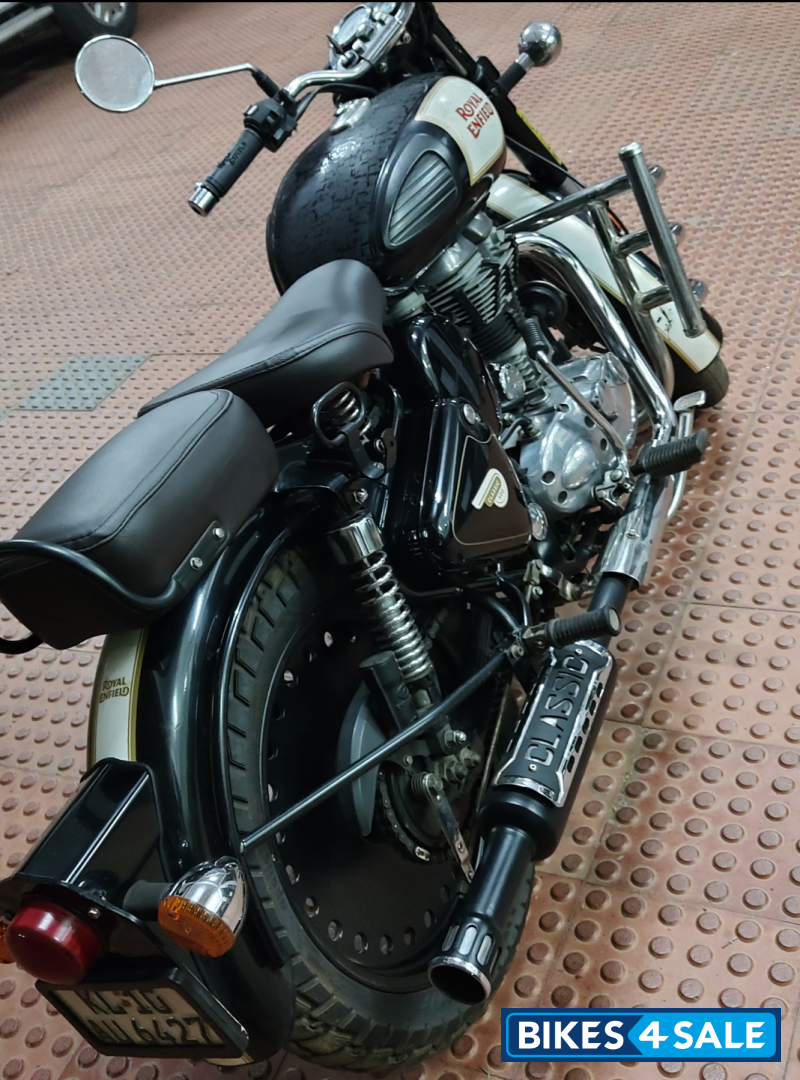 Black Royal Enfield Classic 500