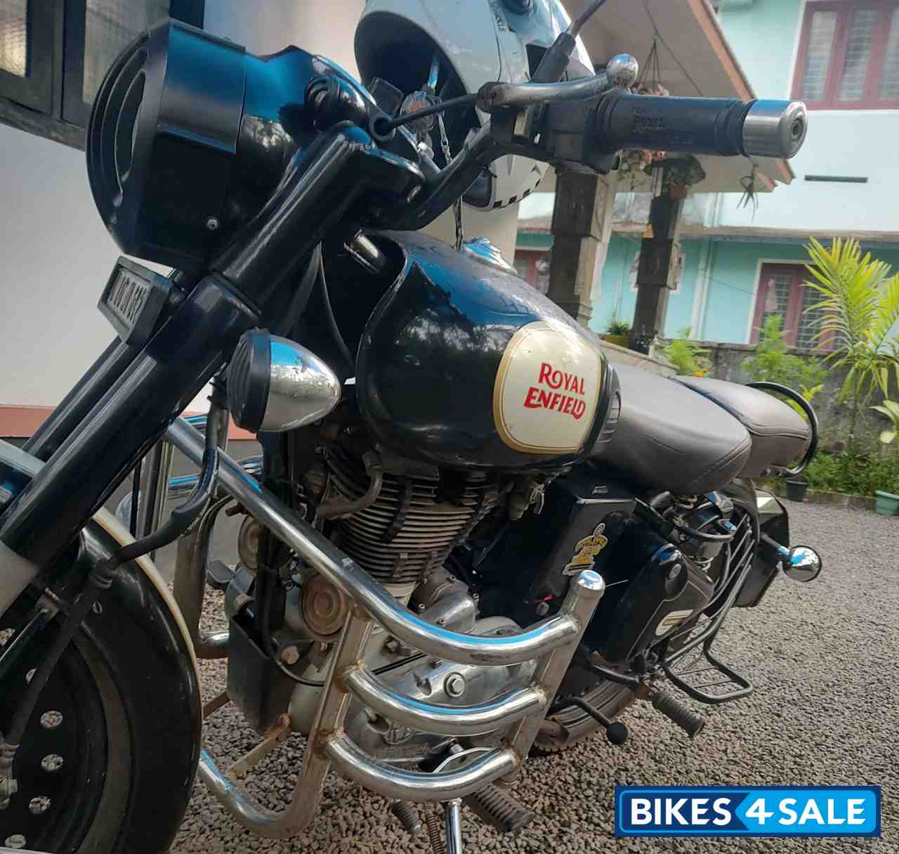 Black Royal Enfield Classic 500