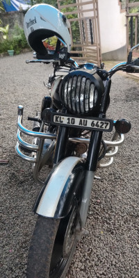 Black Royal Enfield Classic 500