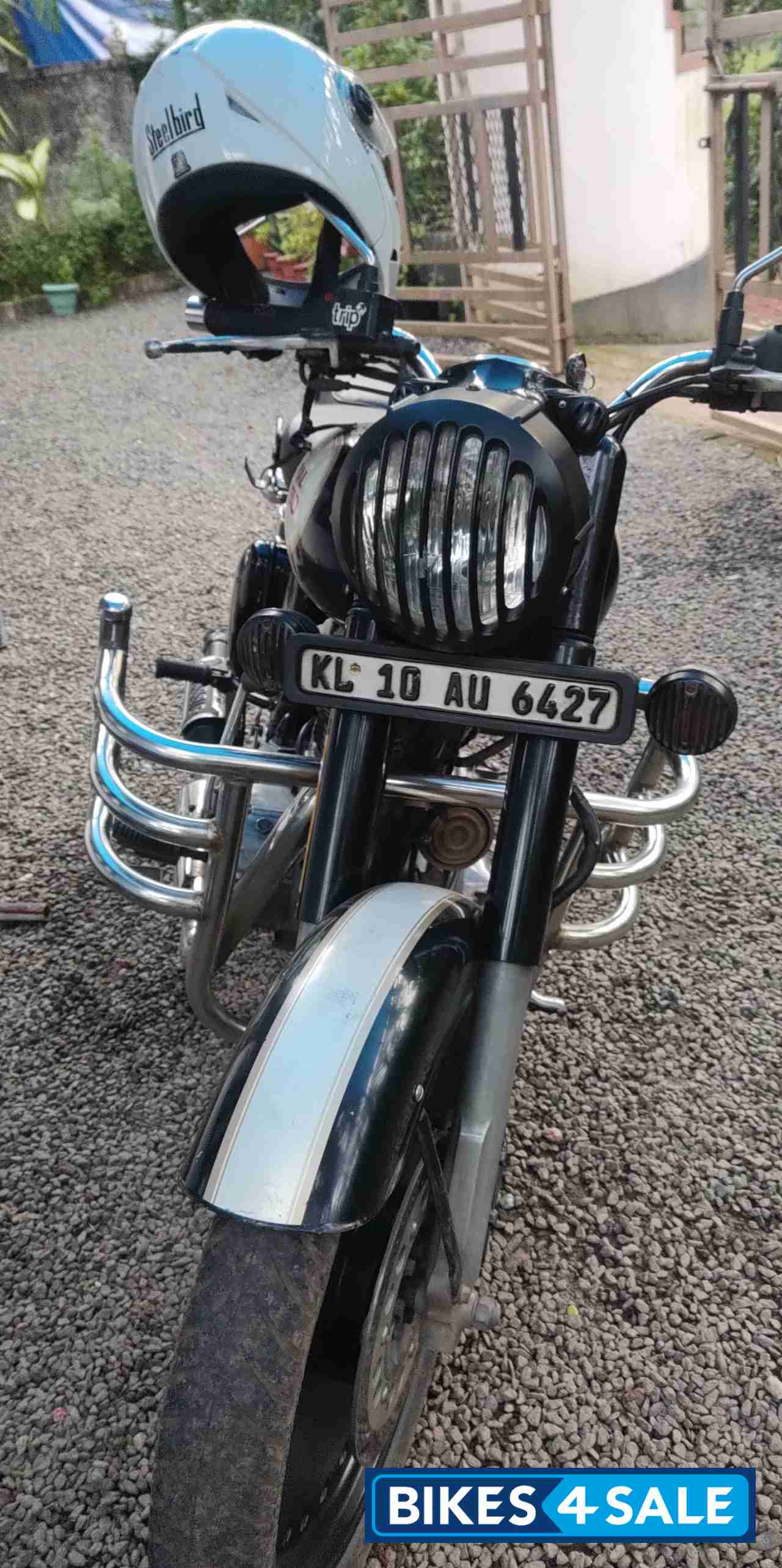Black Royal Enfield Classic 500