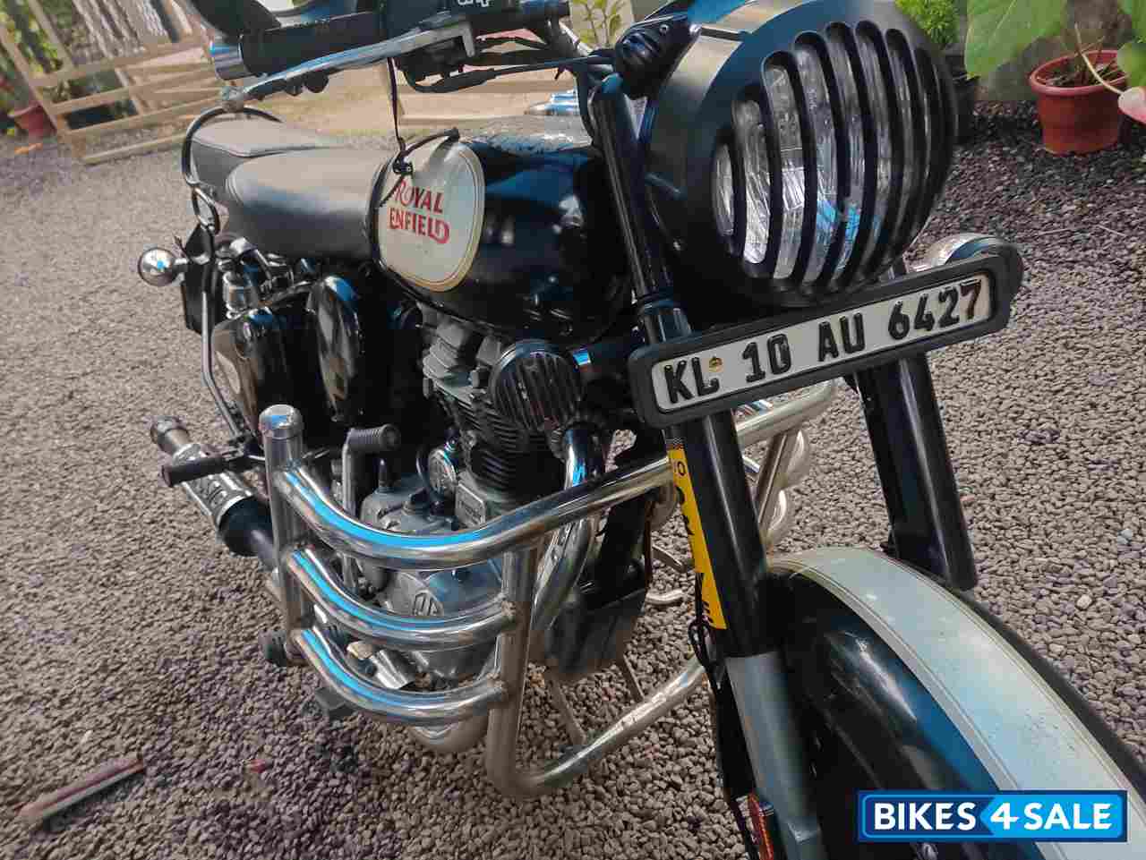 Black Royal Enfield Classic 500
