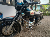 Black Royal Enfield Classic 500