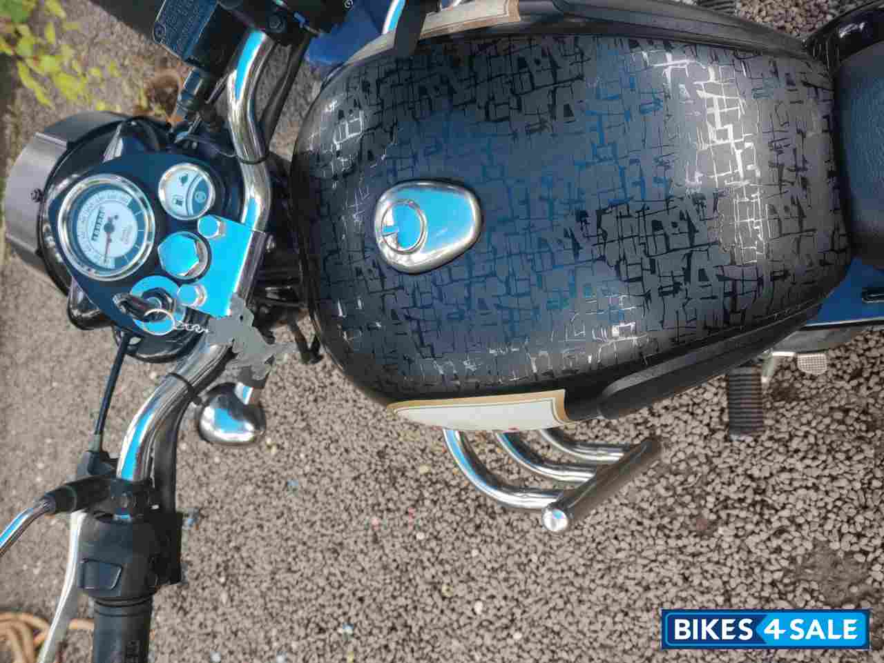 Black Royal Enfield Classic 500