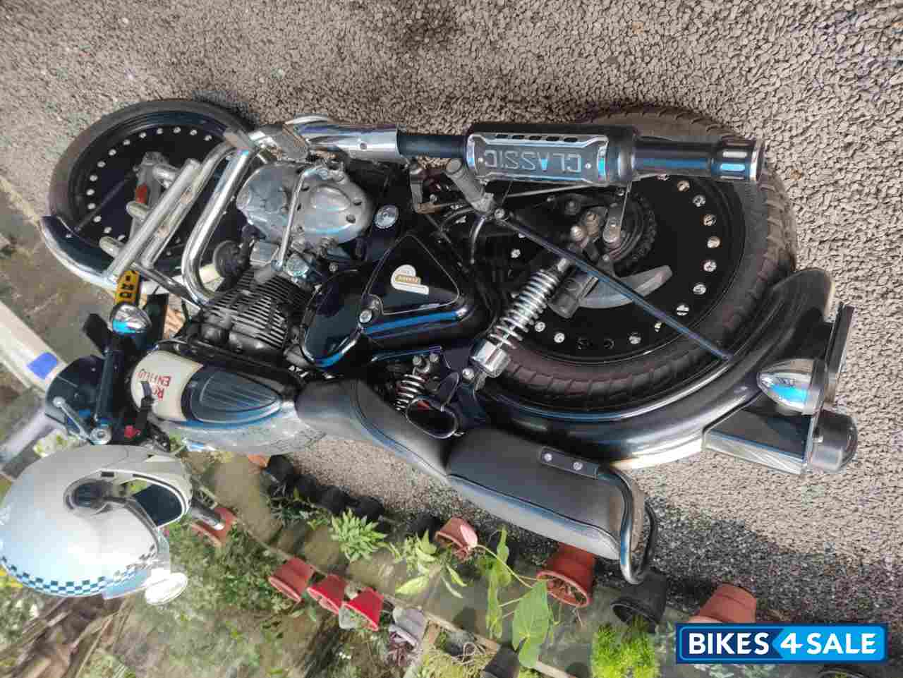 Black Royal Enfield Classic 500