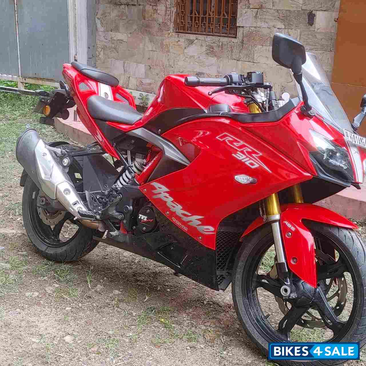 Red TVS Apache RR 310
