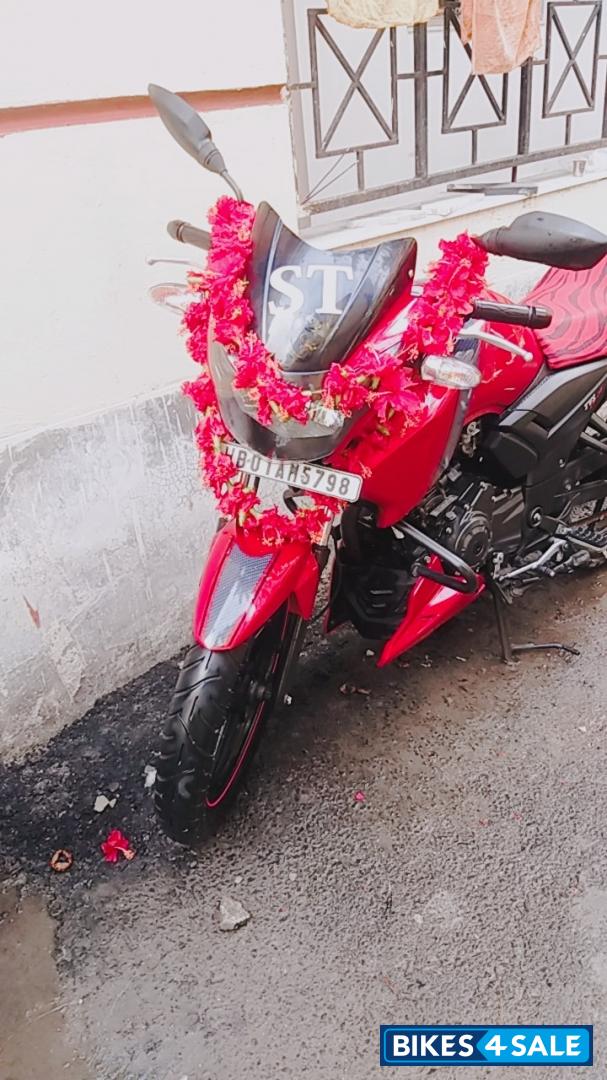 Red TVS Apache RTR 160