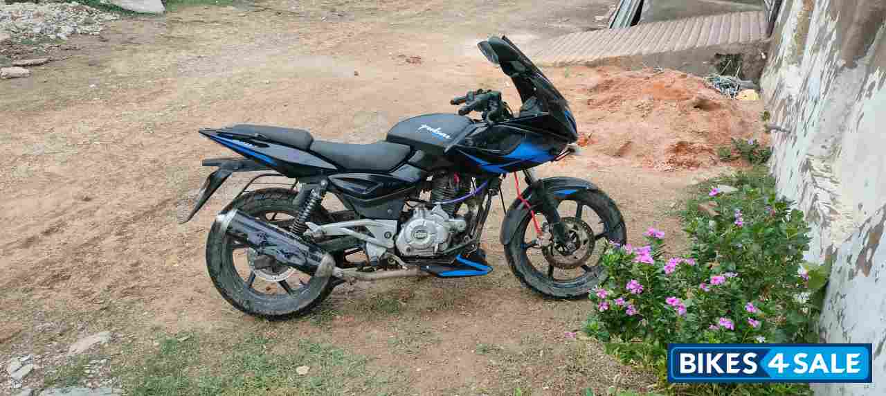 Bajaj Pulsar 220 DTSi Bajaj Pulsar 220 DTSi