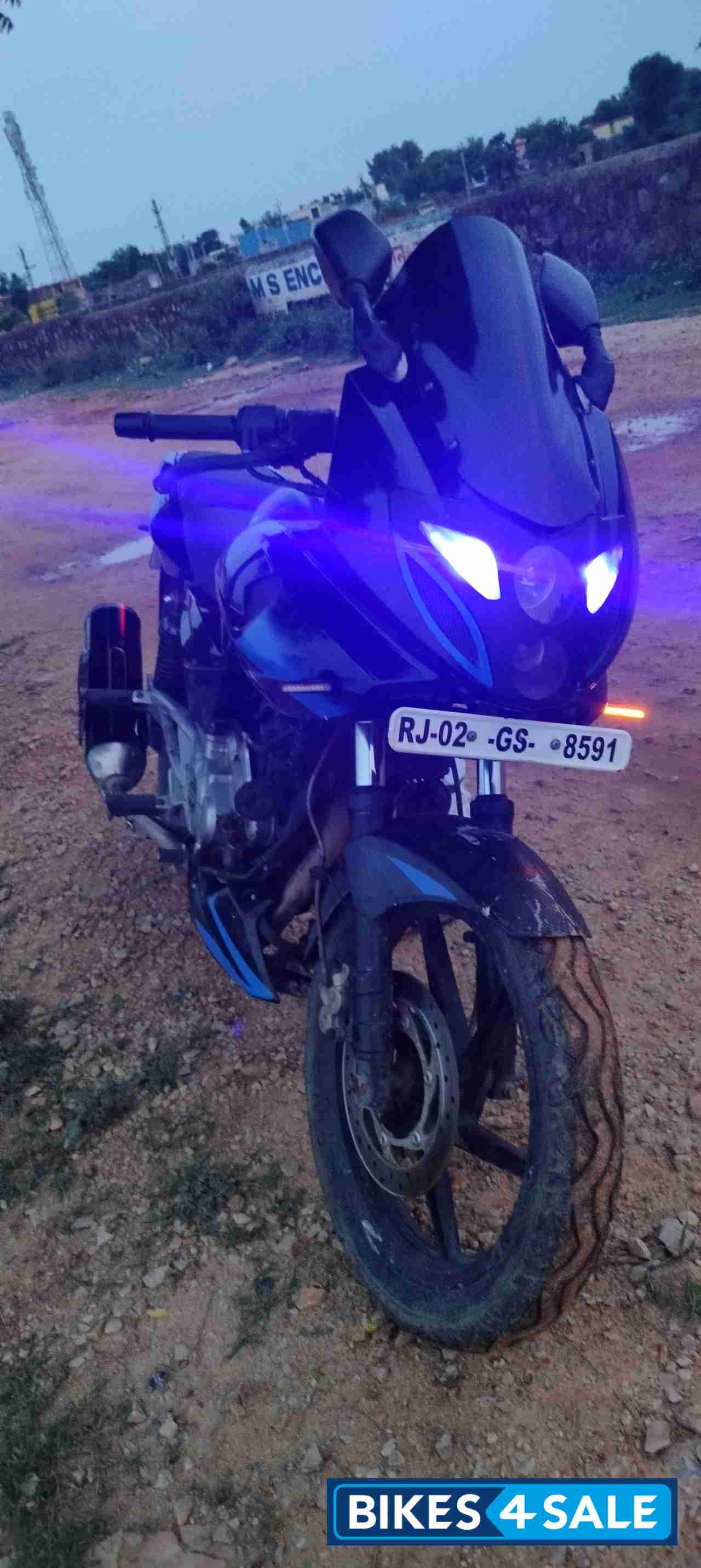 Bajaj Pulsar 220 DTSi Bajaj Pulsar 220 DTSi