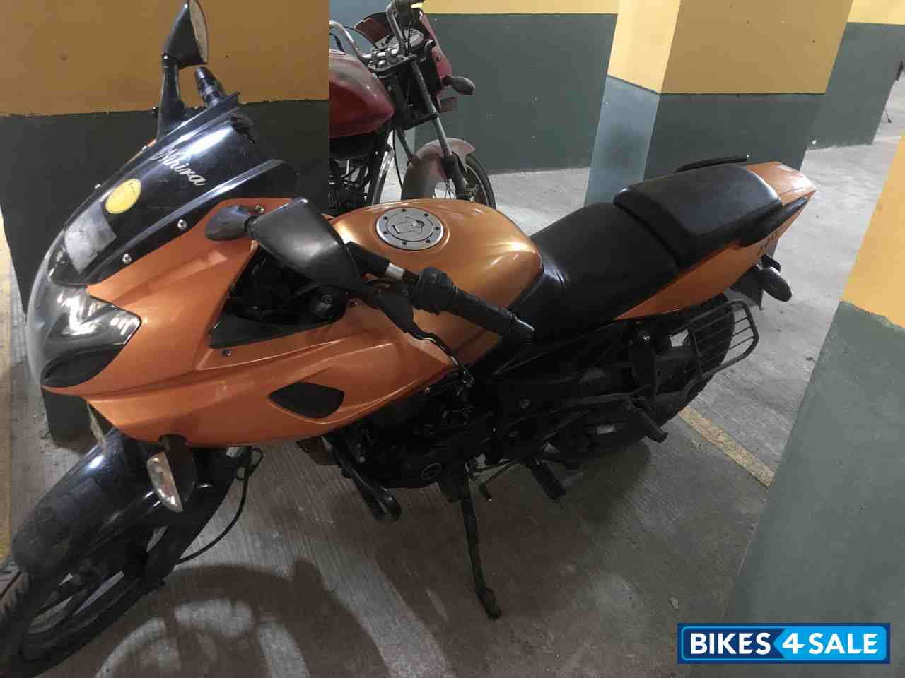 Bajaj Pulsar 220F