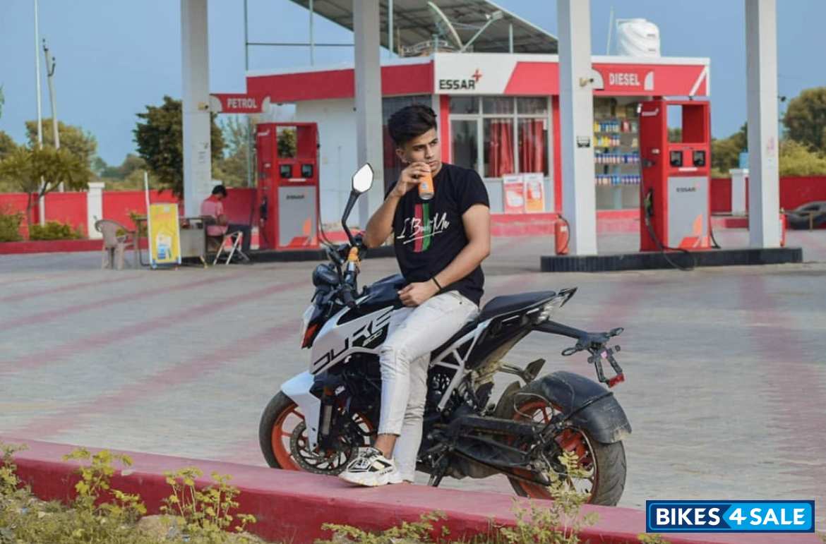 White KTM Duke 200 ABS