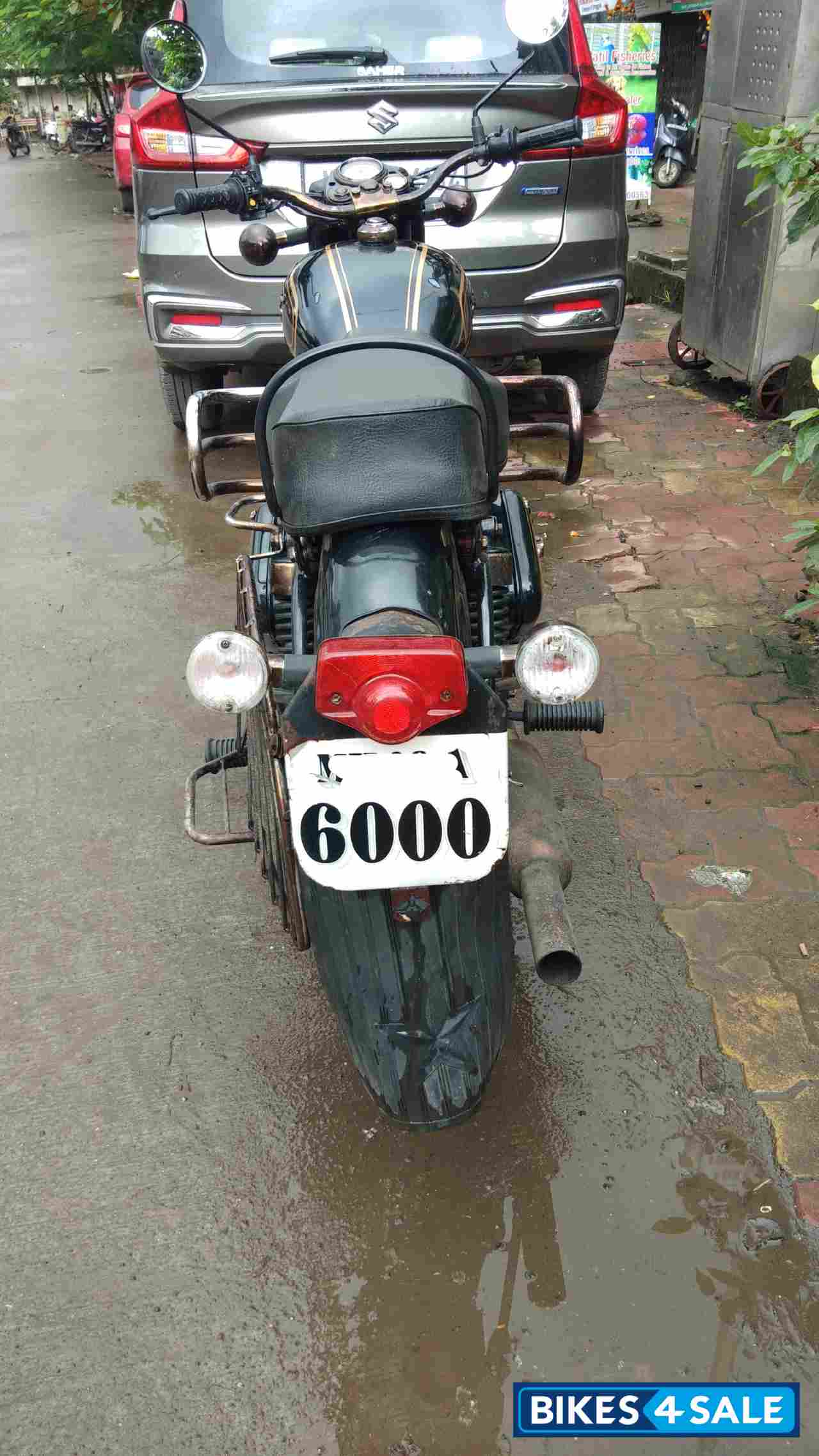 Black Royal Enfield Bullet 350