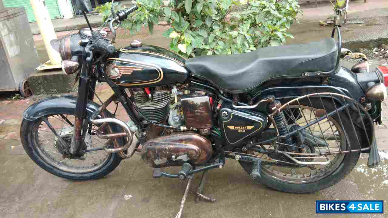 Black Royal Enfield Bullet 350
