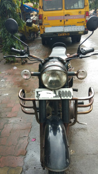 Black Royal Enfield Bullet 350