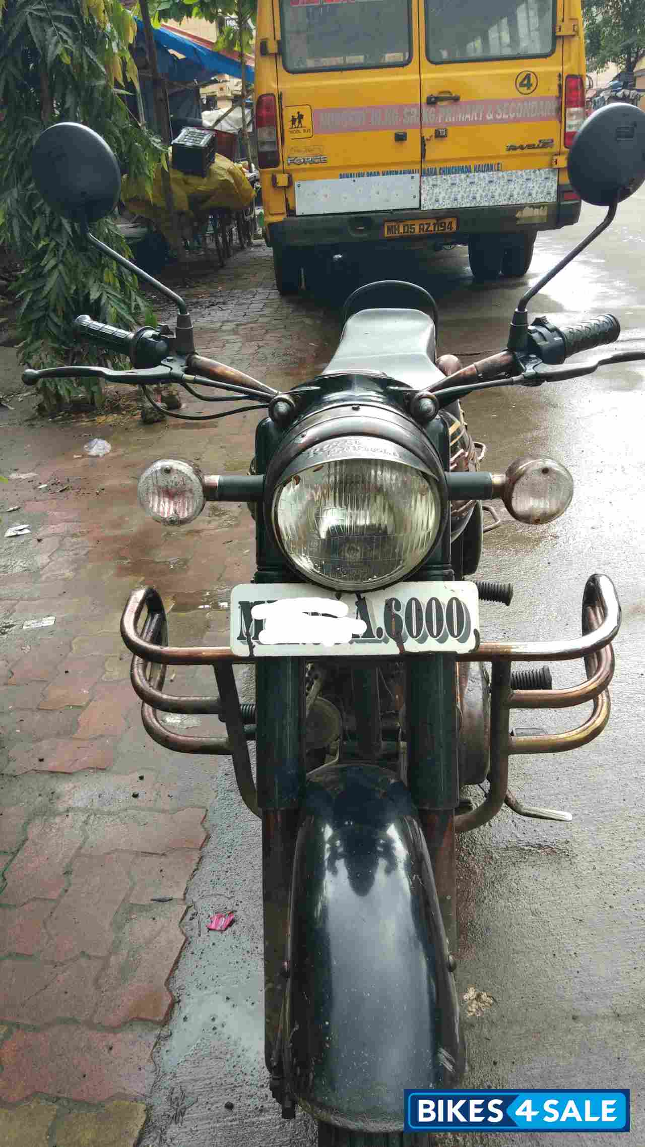 Black Royal Enfield Bullet 350