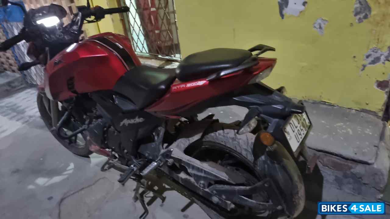 Mat Red TVS Apache RTR 200 4V Race Edition 2.0