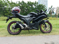 Black Suzuki Gixxer SF Fi