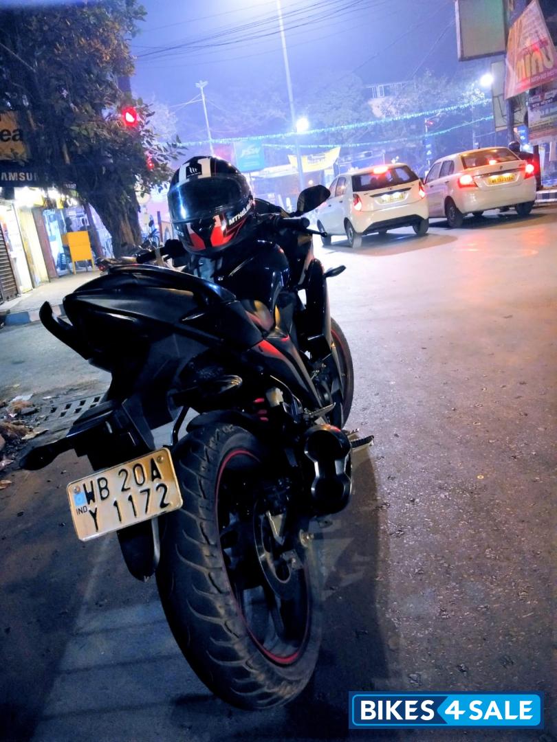 Black Suzuki Gixxer SF Fi