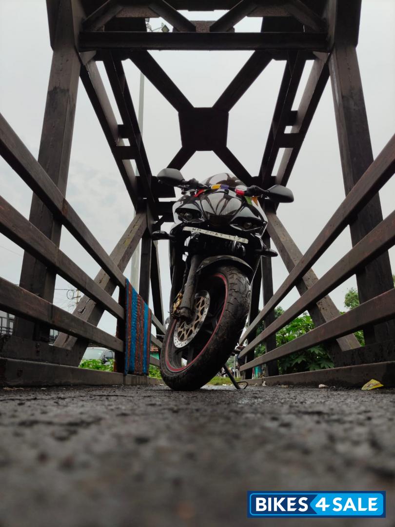 Black Suzuki Gixxer SF Fi