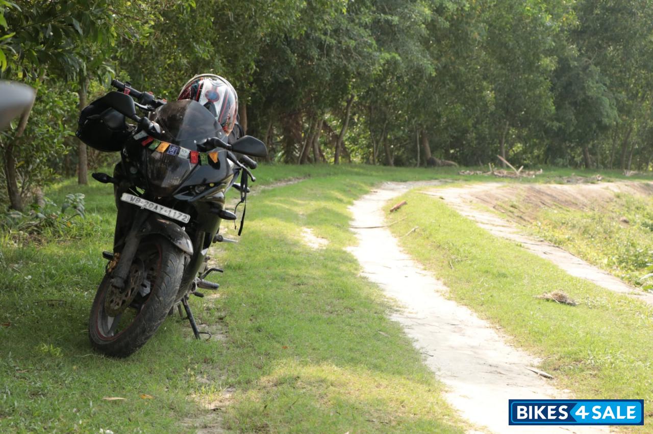 Black Suzuki Gixxer SF Fi