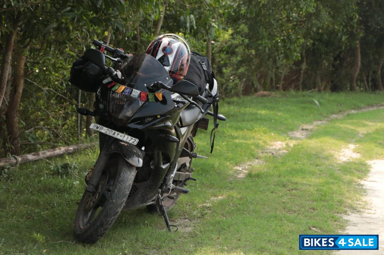 Black Suzuki Gixxer SF Fi