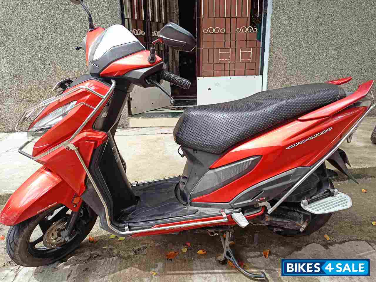 Neon Orange Honda Grazia