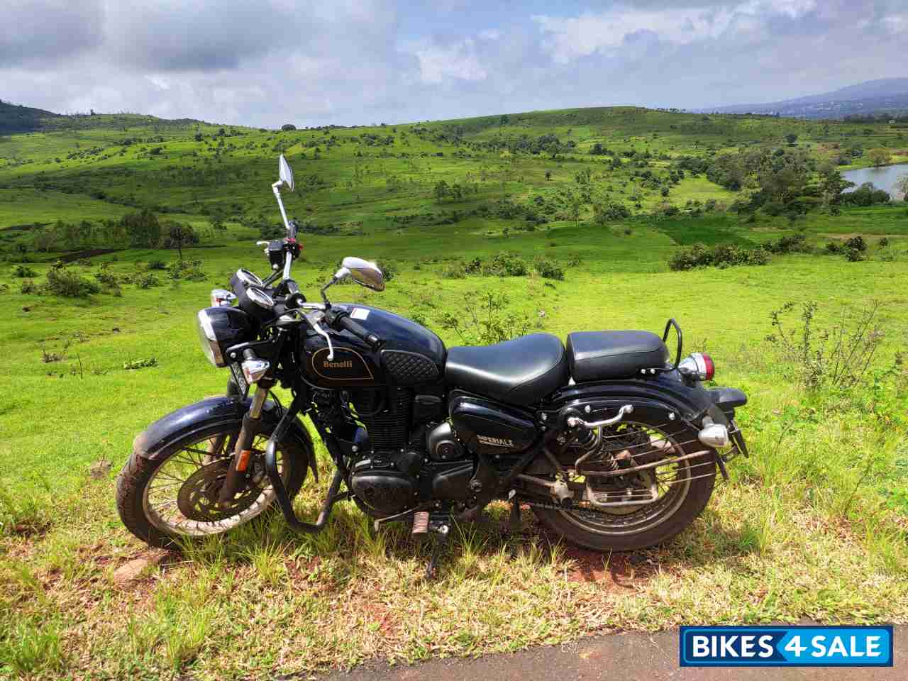 Black Benelli Imperiale 400 BS6