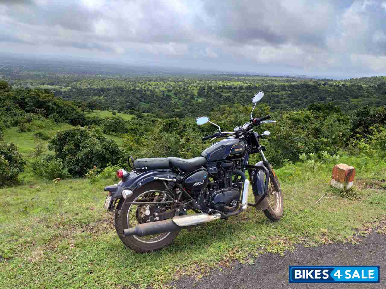 Black Benelli Imperiale 400 BS6