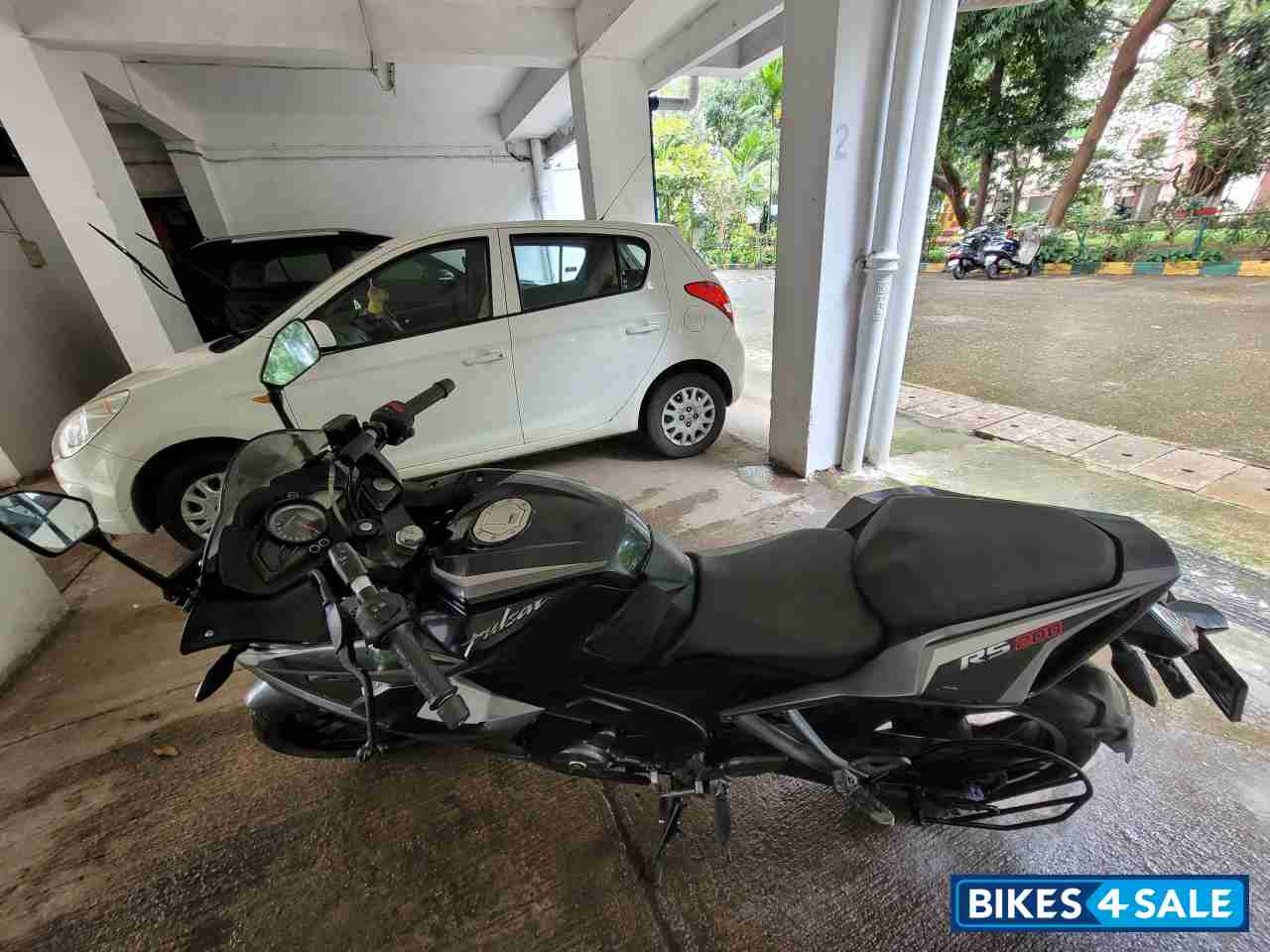 Bajaj Pulsar RS 200 ABS